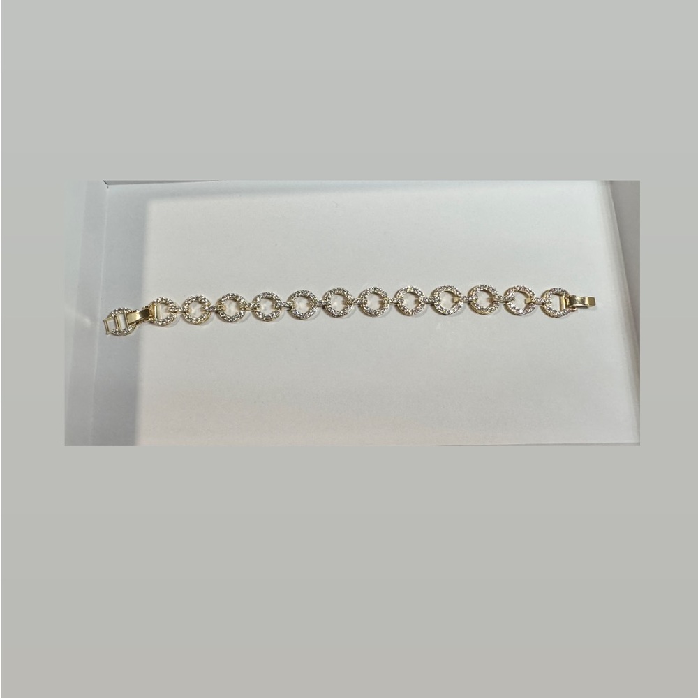 Elegant Bracelet with Crystal Accents